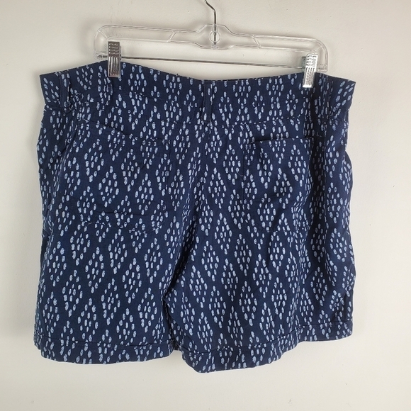 FADED Glory Shorts Womens 16 Rayon blue white Ikat casual coastal - Picture 2 of 5